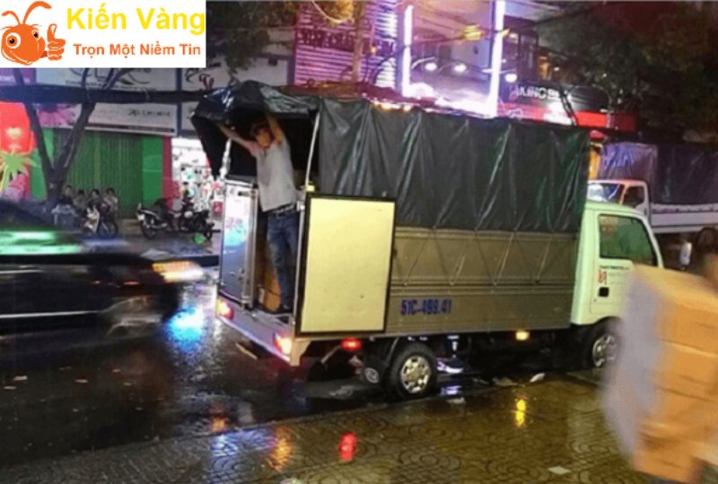 Những khó khắn khi chuyển nhà khi trời mưa