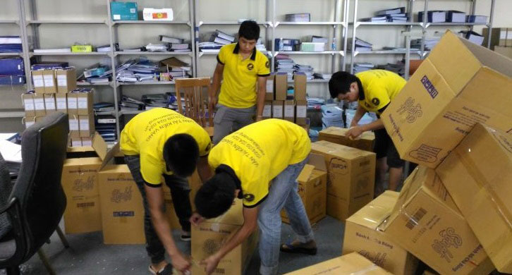 Đội ngũ nhân viên công ty chuyển nhà trọn gói Kiến Vàng chuyên nghiệp, tận tâm với công việc