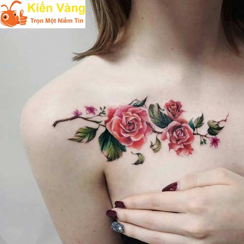 Hình xăm cành hoa hồng trước ngực