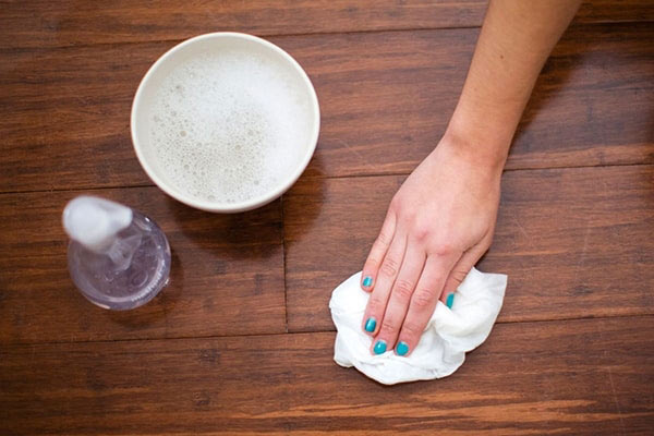 Lau chùi đồ cũ trước khi bán
