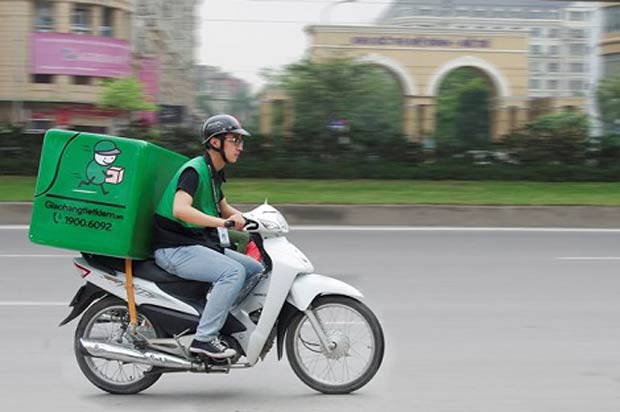 Shipper giao hàng công nghệ