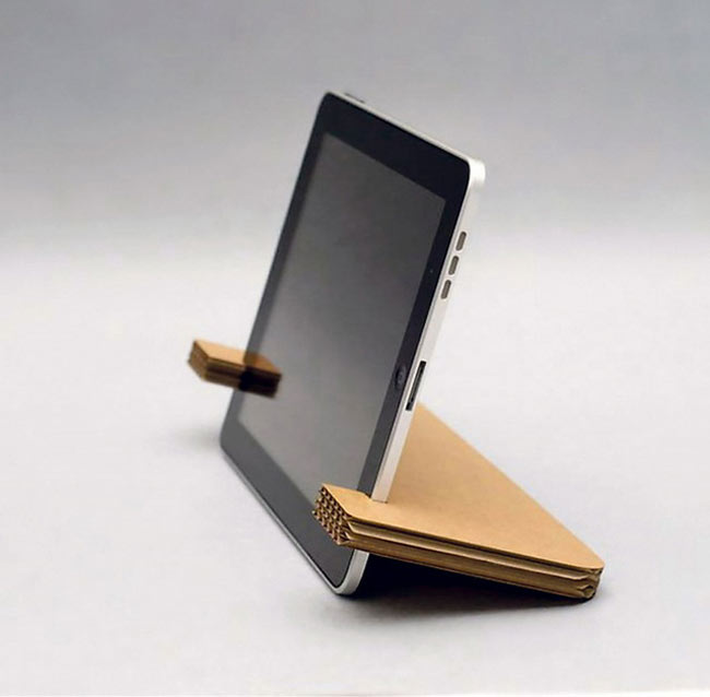 Tái chế bìa carton thành kẹp và giá đỡ điện thoại, iPad