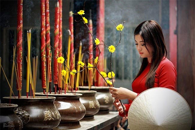 Thắp hương để xua đuổi vận xui