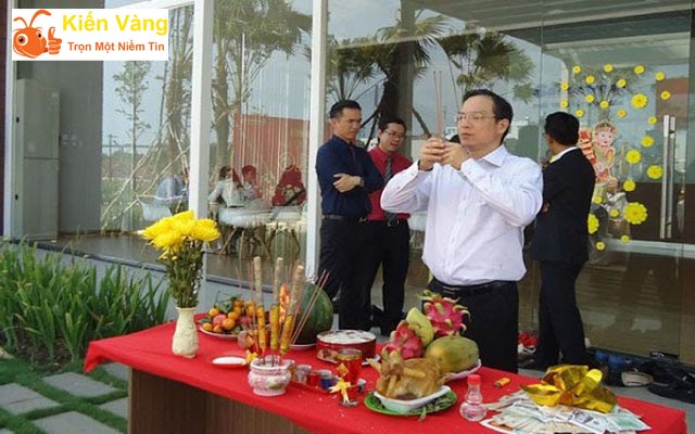 Xem ngày giờ đẹp làm lễ cúng