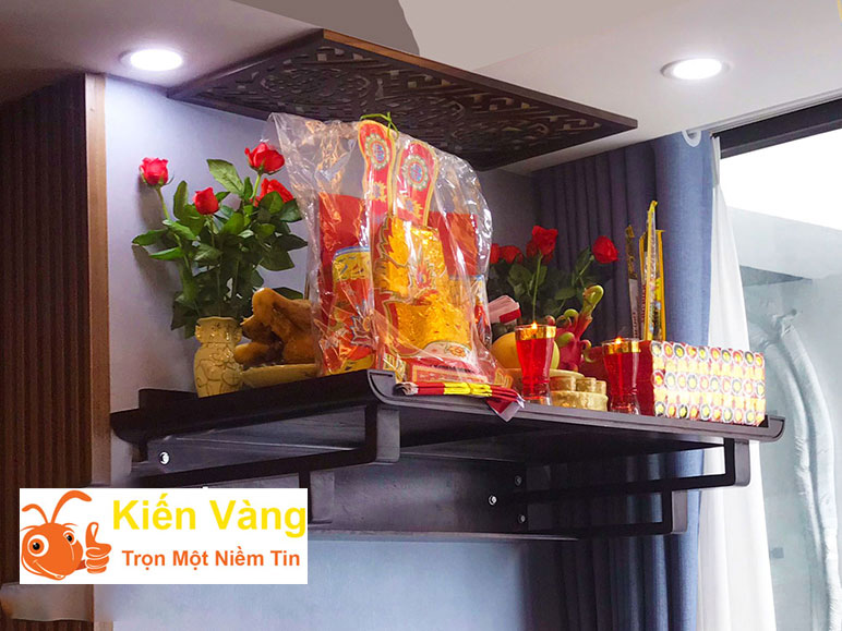 Lập bàn thờ là một bước quan trọng ngoài tìm văn khấn rước Ông Táo về nơi ở mới