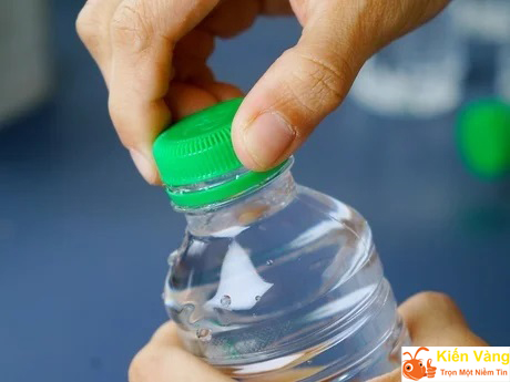 Hướng dẫn các phương pháp mở nắp chai