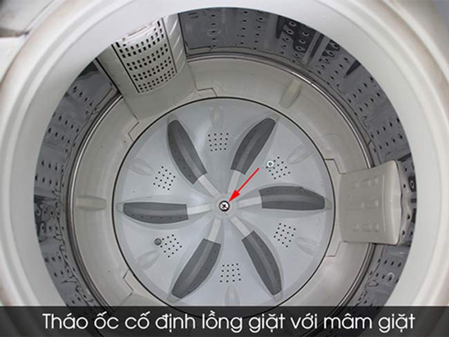 Tháo ốc cố định lồng giặt và mâm giặt